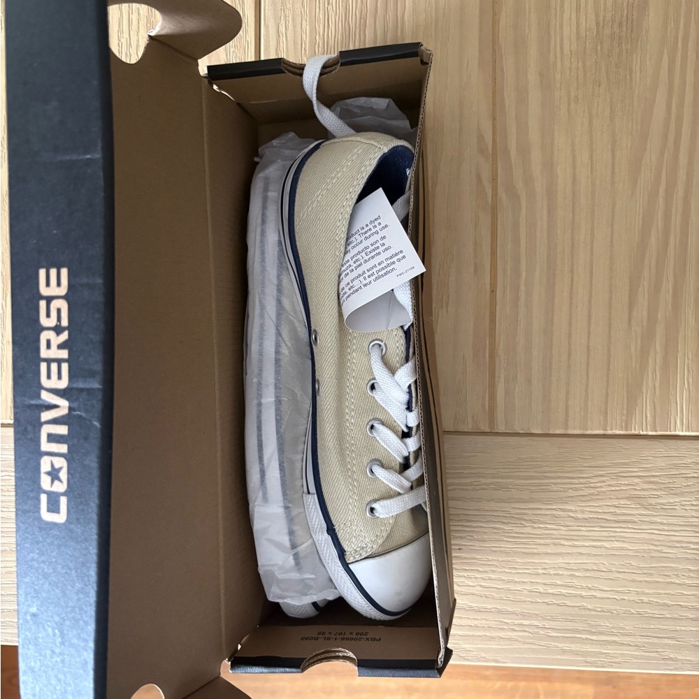 Converse Low Top Sneaker in Cream and Navy